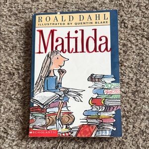 Scholastic Matilda Book by Roald Dahl